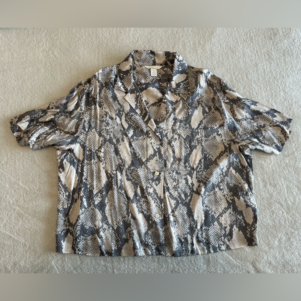 Voluminous Resort Button Down Shirt - Picture 5 of 7